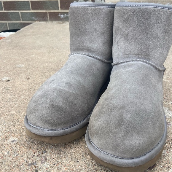 Cute Ugg boots good condition some dirt/spots size 7 - Picture 4 of 7